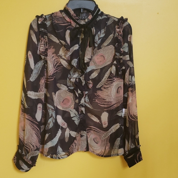 Beautiful Top - Picture 7 of 16